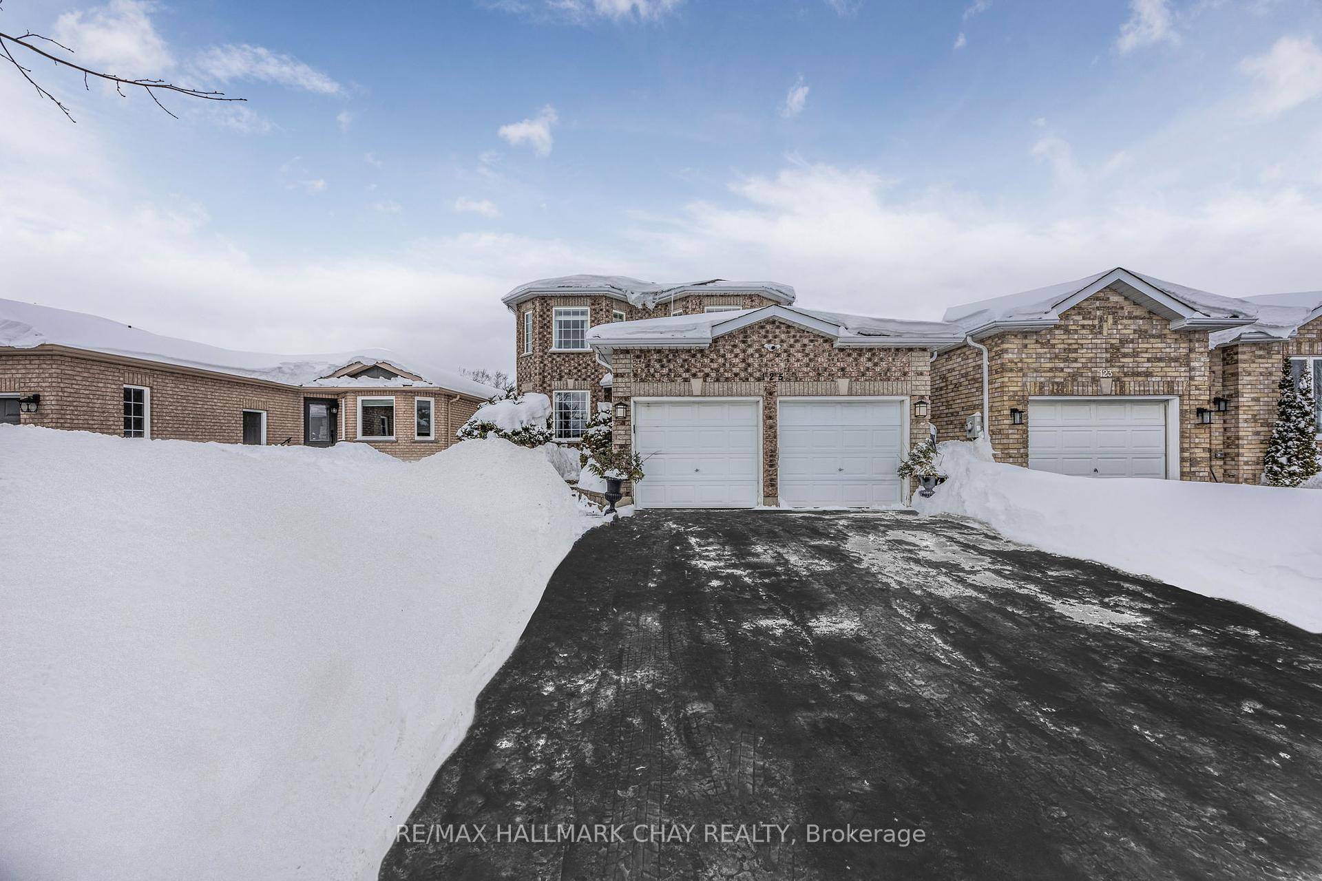 Beautiful 2 Storey Home Nestled in a Family Oriented Neighbourhood, Just a Short Walk from Top Schools, East Bayfield Recreation Center amp ; Georgian Mall.