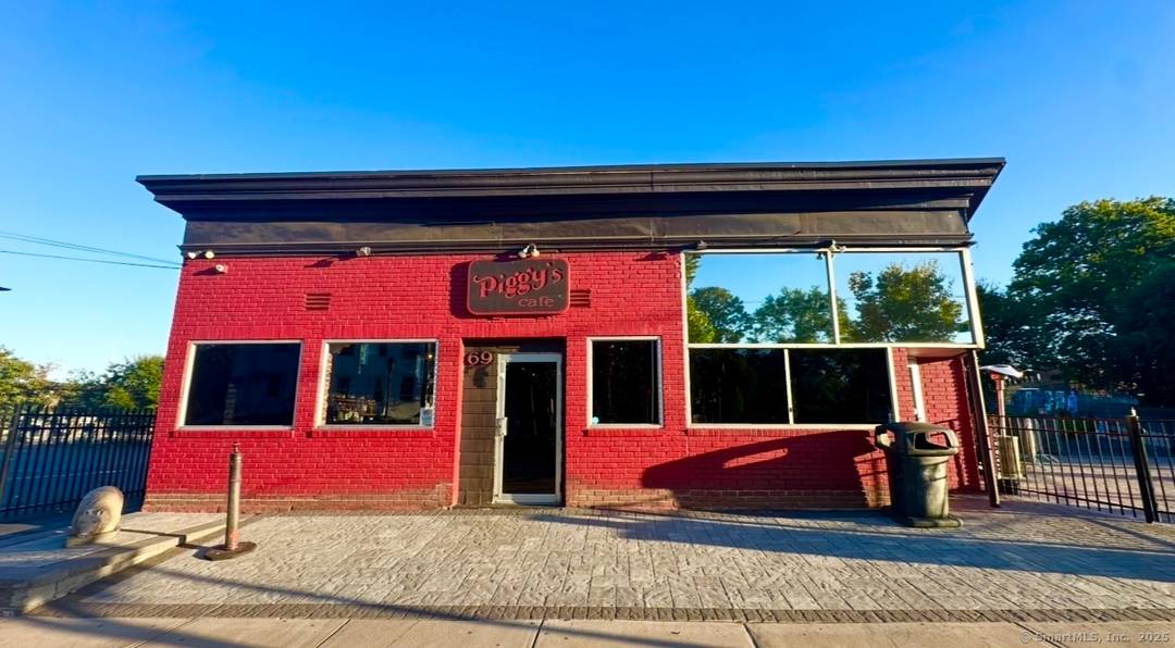 Presenting an exceptional opportunity in Hartford's evolving restaurant and entertainment scene Piggy's Cafe is a neighborhood favorite since 1979 and has long served as a local anchor with deep community ...