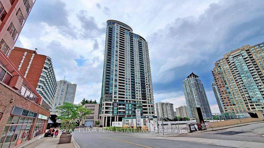 Welcome to luxury living in the heart of Mississauga !