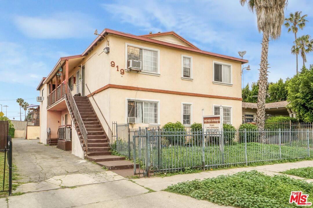 917  N Ardmore Ave 9BR La