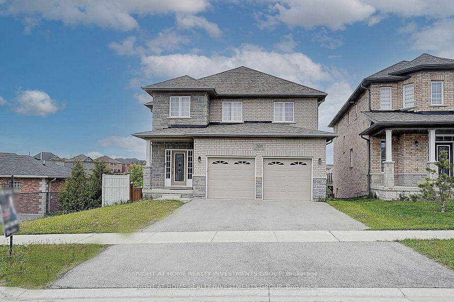 Stunning Home in the Heart of Bradford Prime Location amp ; Income Potential !