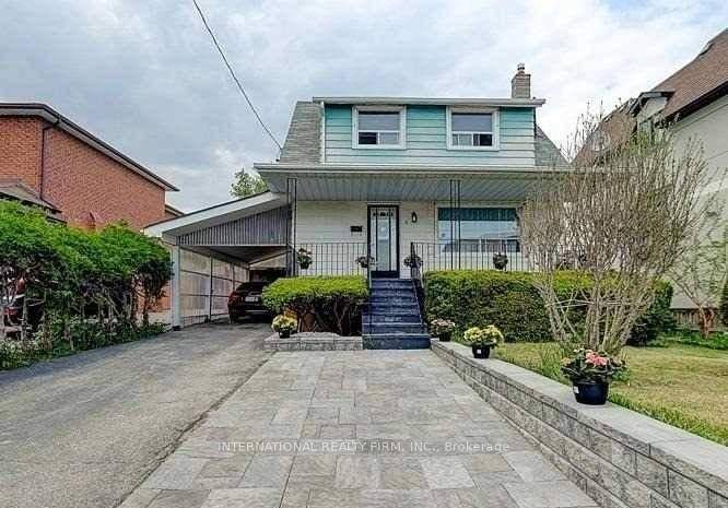 Stunning and spacious 3 bedroom, 3 washroom detached home in the prestigious and highly sought after Willowdale West community !