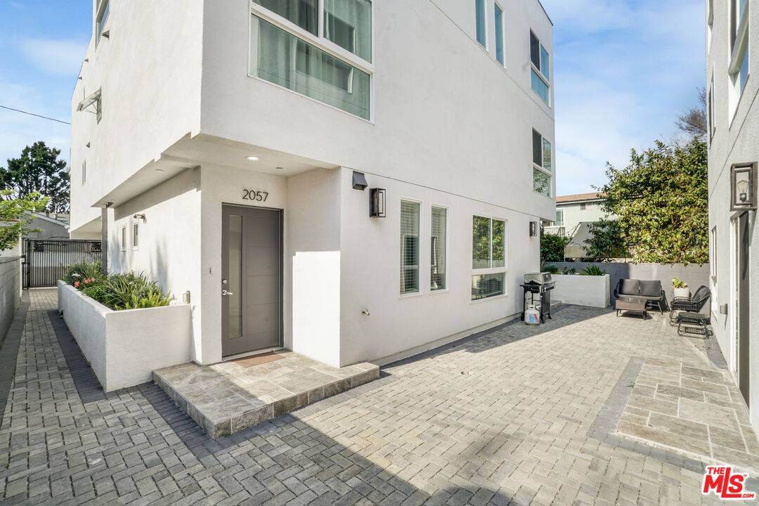 2057 3/4 S Garth Ave 4BR La