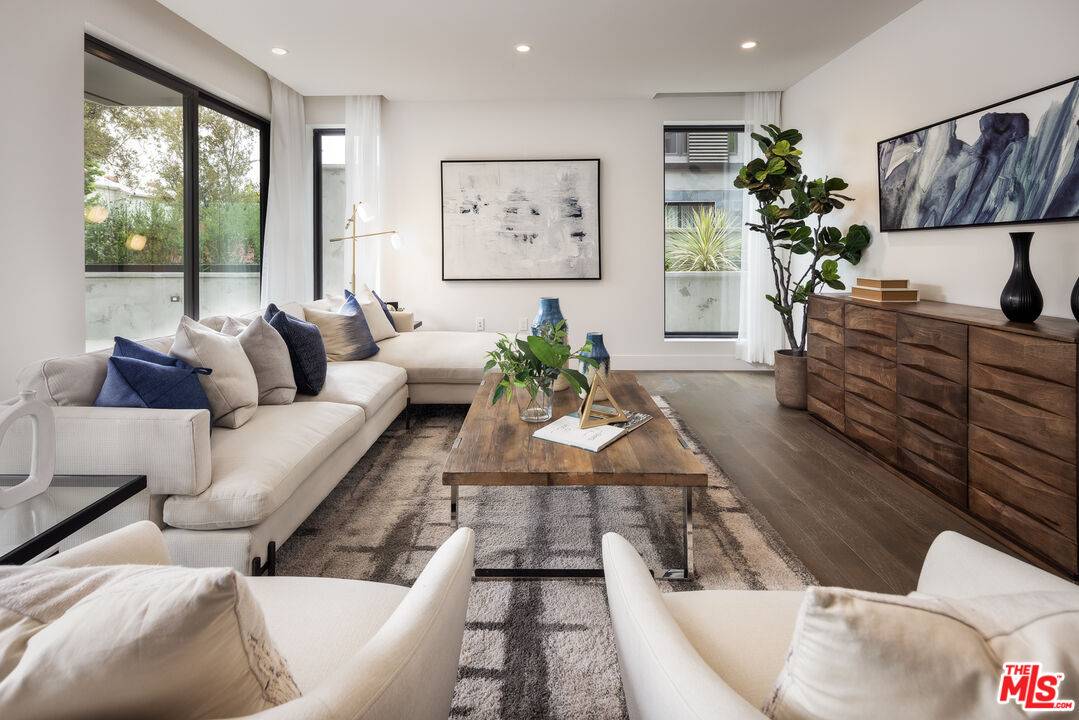 411  S Hamel Rd 2.0 Beverly Grove LA