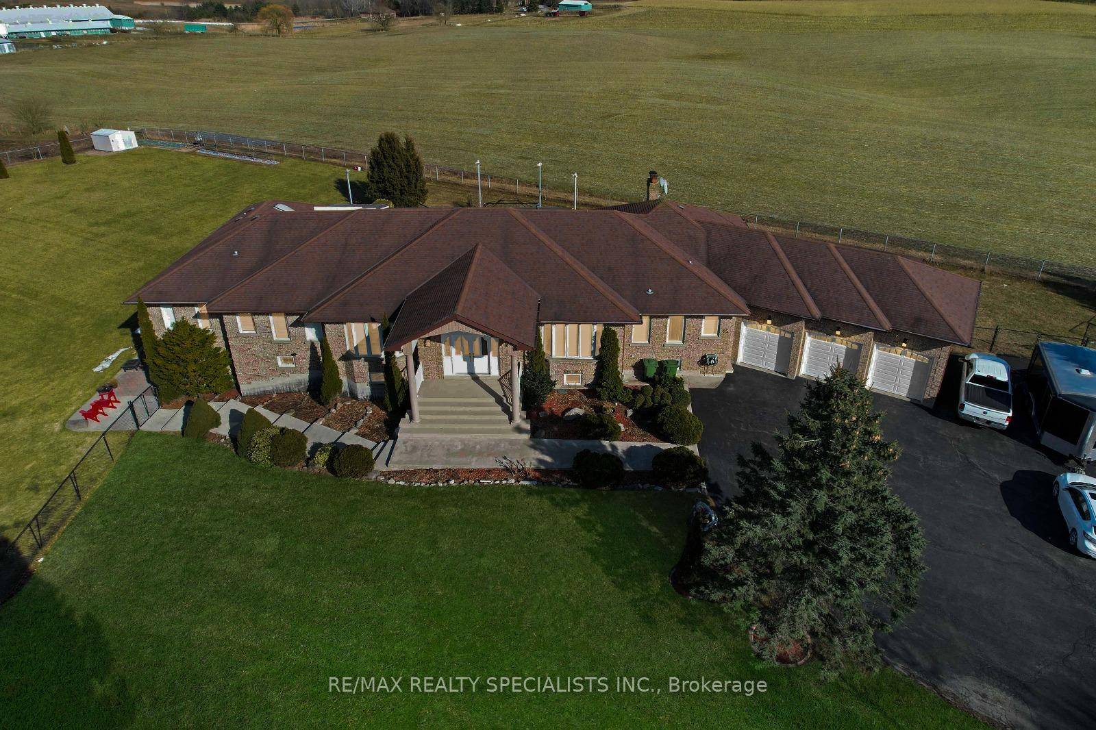Welcome to A Distinguished Estate Nestled on a Tranquil Cul de Sac.