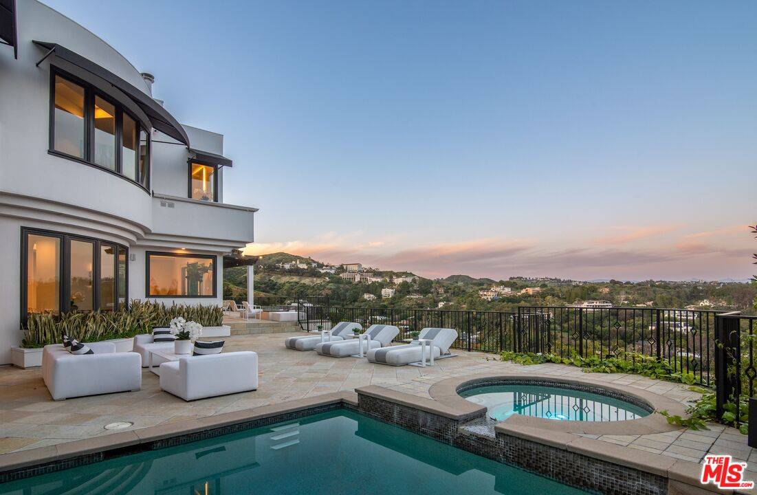 930 N Tigertail Rd 6BR Brentwood La