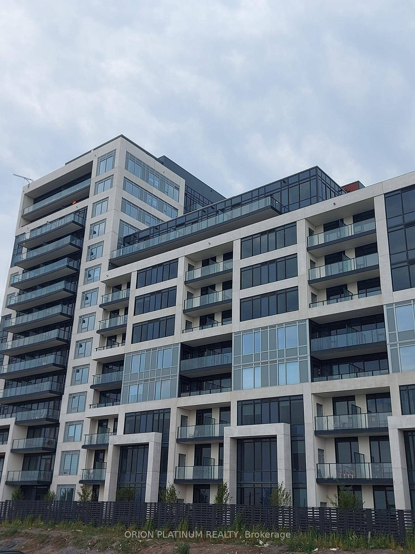 Beautiful One Bed Den Unit, in the prestigious Upper West Side Development.