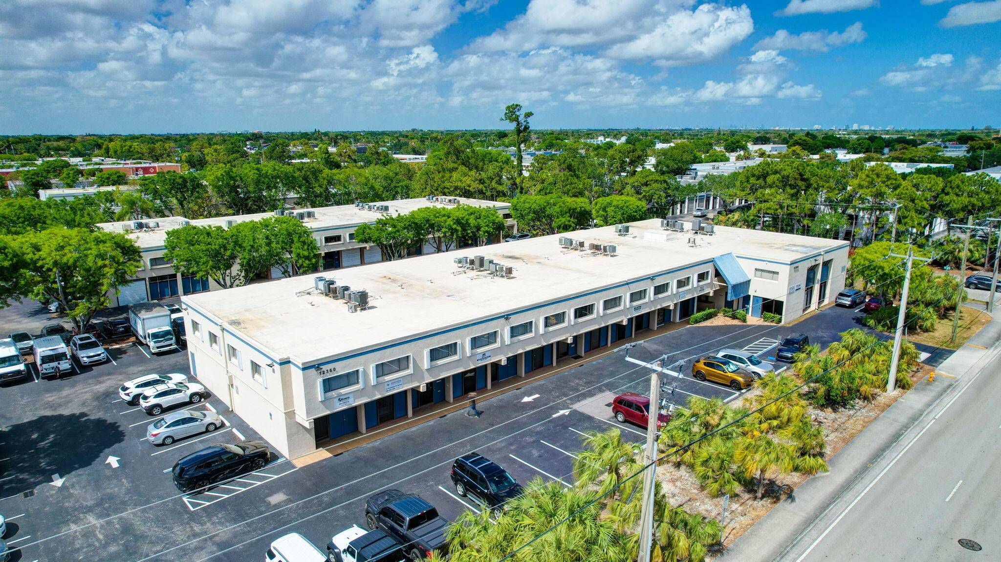 great clean updated office, great place to do business bright 2 large windows in offices, kitchenette with sink cabinet very desirable place to own and work building features small Lobby ...
