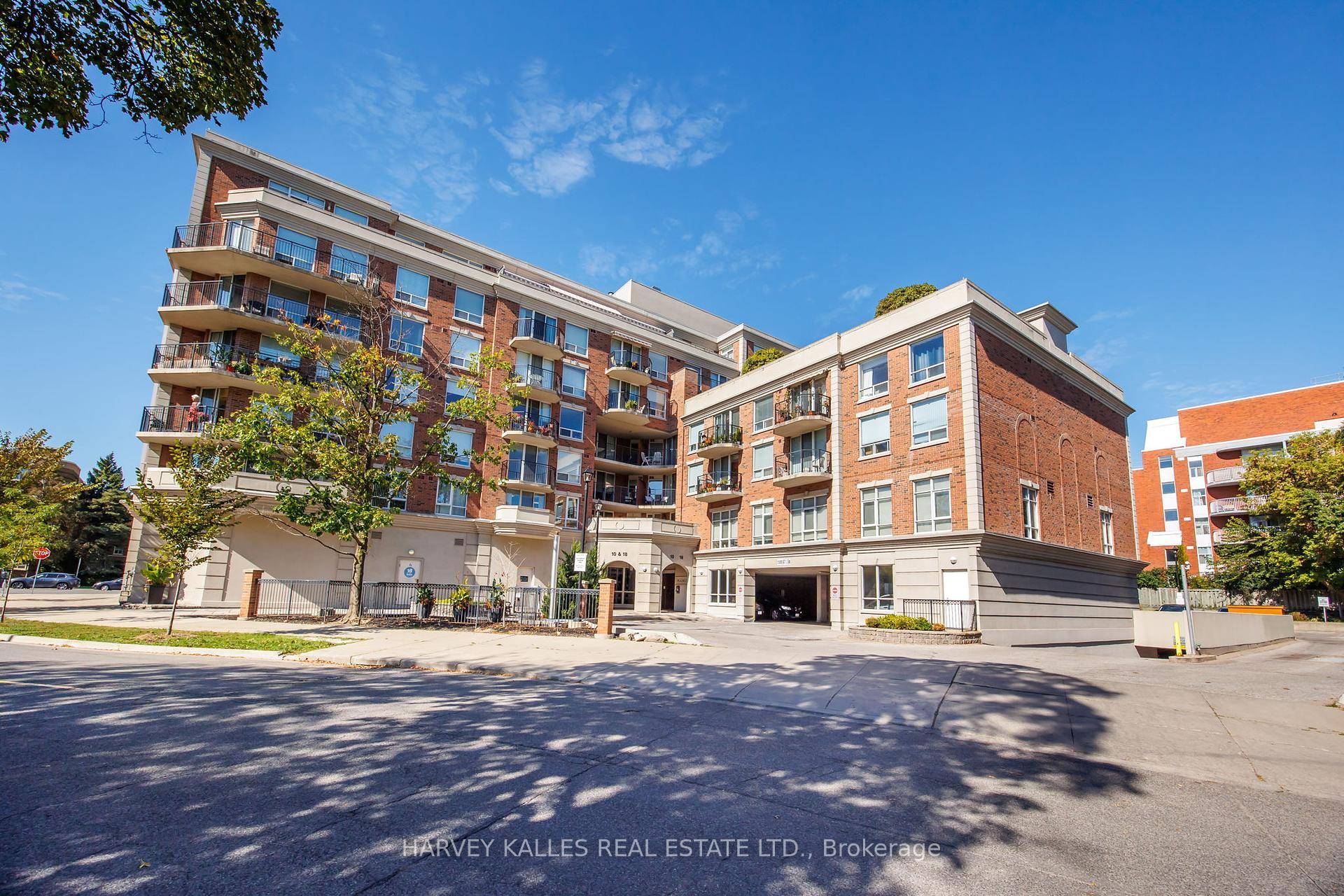 Newly Rennovated ! Discover an Exceptional Opportunity in Wanless Park !