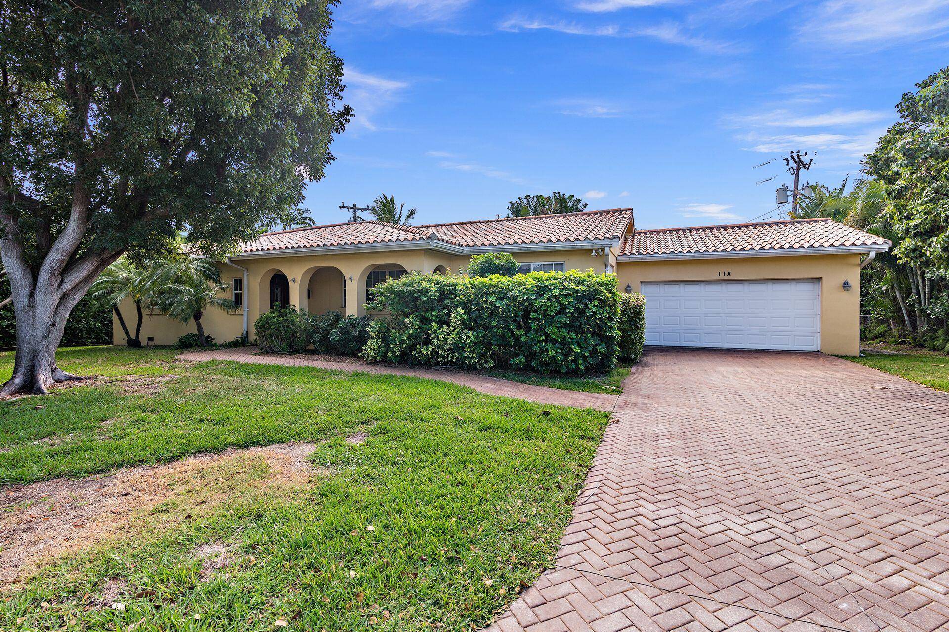 Tucked on one of SoSo's most private cul de sac's and just 1 home in from Flagler Drive rests 118 Linda Lane, a charming 3 bedroom 2 bath home nestled ...
