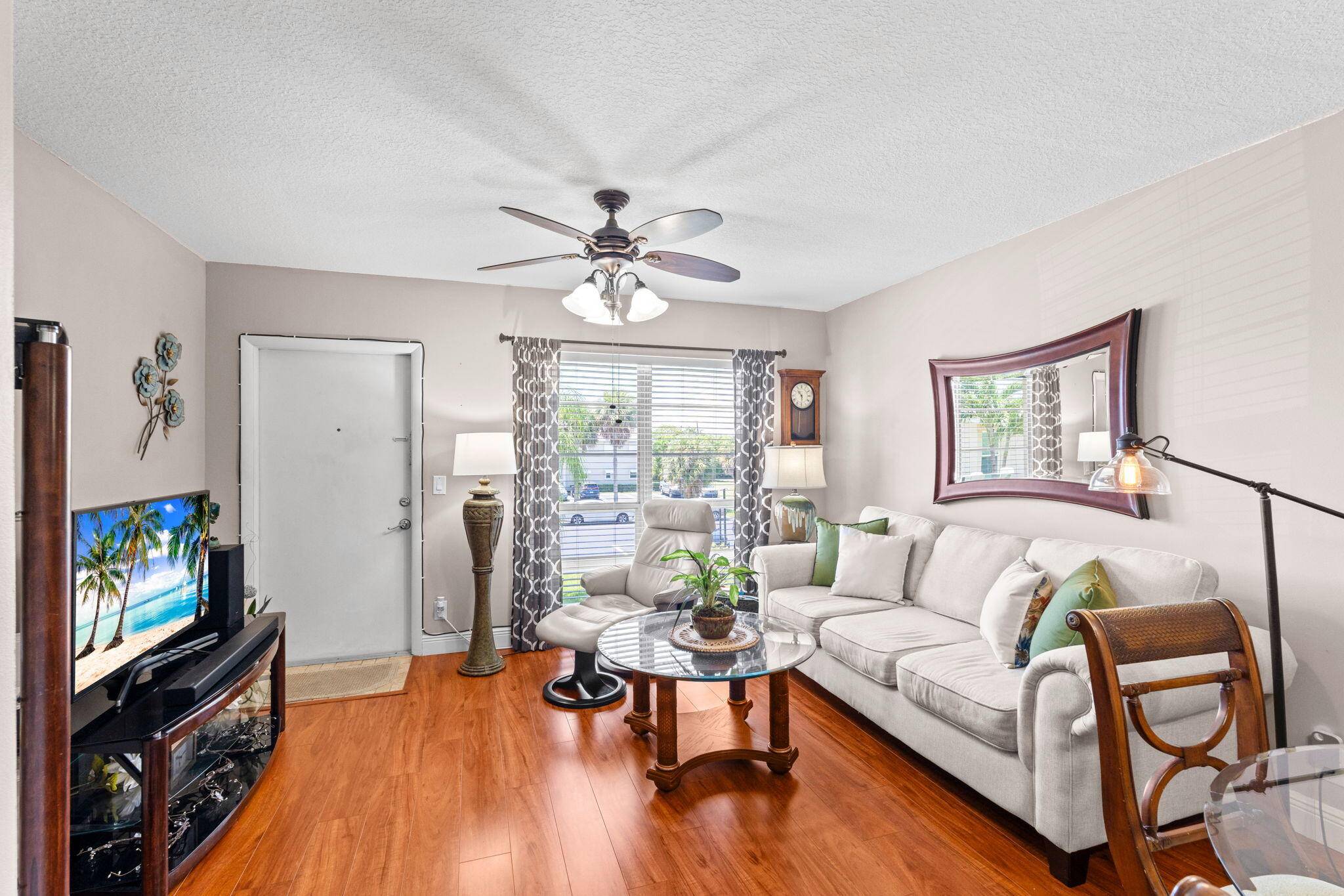 Cozy and bright 1bedroom, 1.