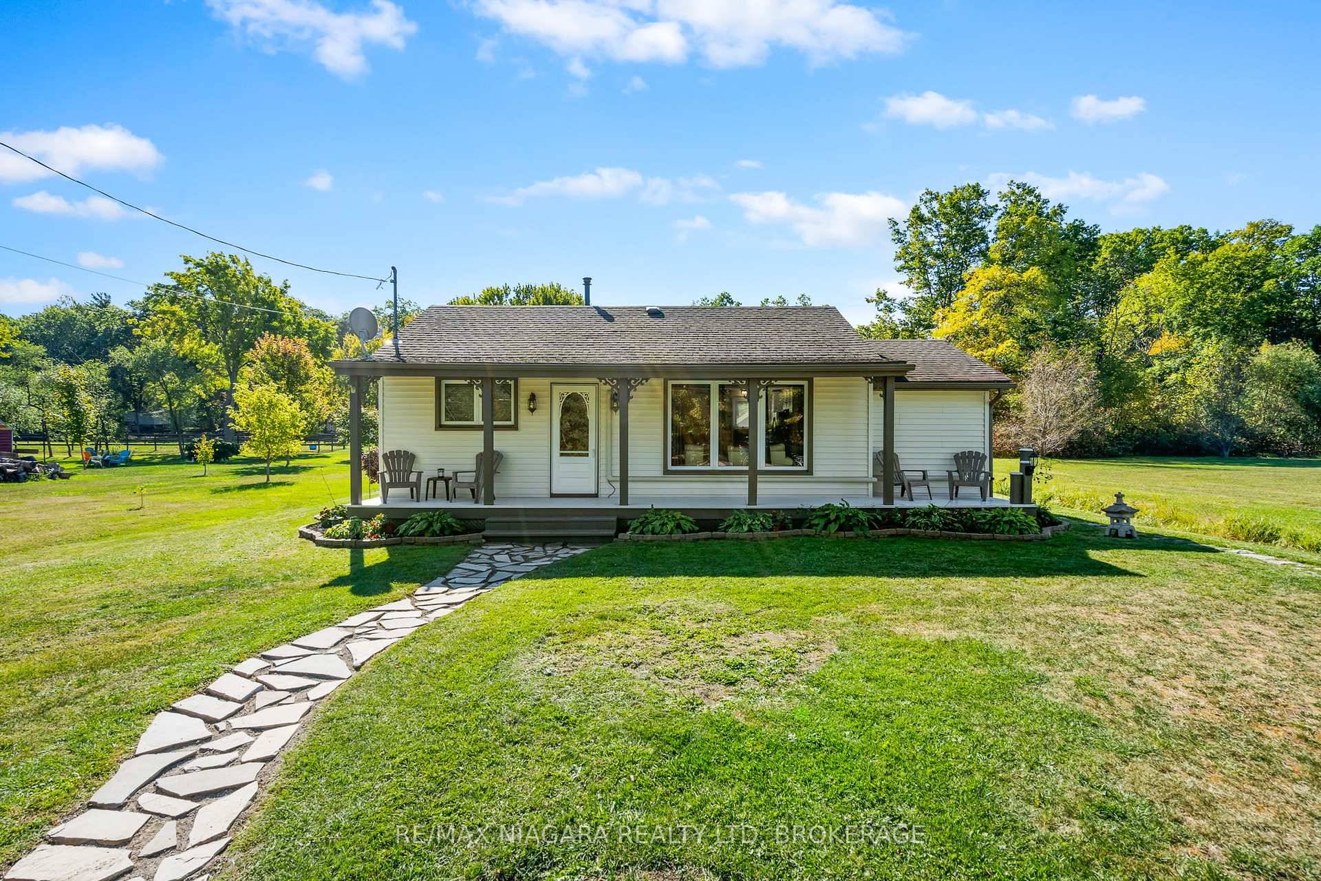 Quick possession is available on this adorable bungalow at the end of a dead end street and abutting Vimy Park in beautiful Cedar Bay.