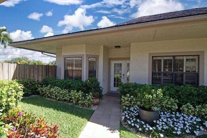 SUPER CLEAN, Fabulous BUNGALOW in Golf Tennis Village with 1 Car Garage.