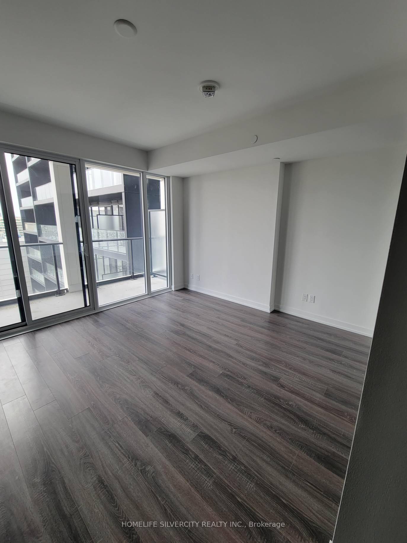 Welcome panda one bedroom with one washroom, unit has functional layout with good size kitchen clear city view open Concept family room walk out balcony prime location in heart of ...