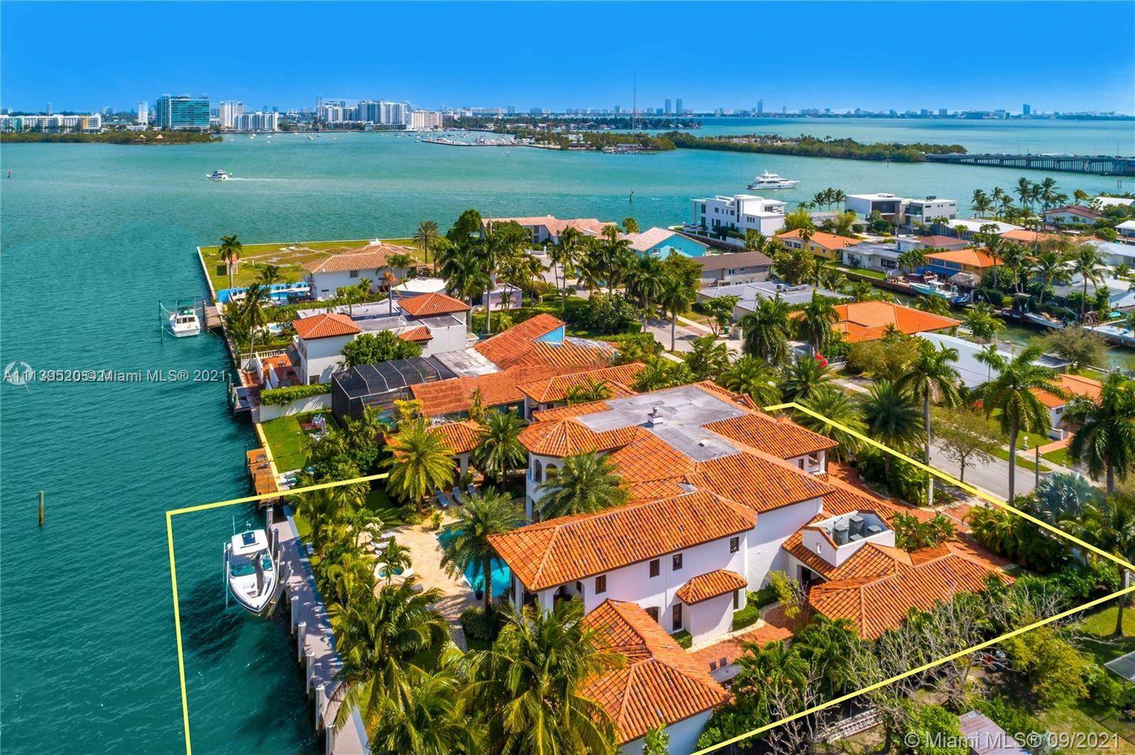Welcome in our tropical paradise, this Magic waterfront Mansion with a combination of contemporary and Mediterranean style.
