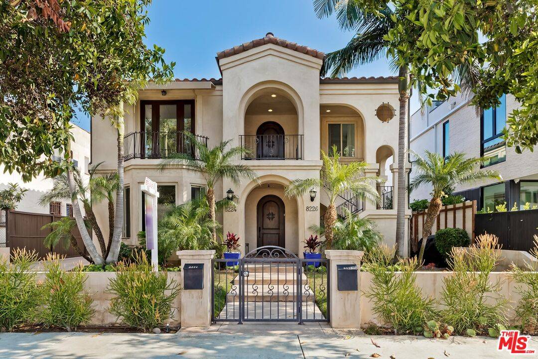 8224  W 4TH ST 3BR Beverly Grove La