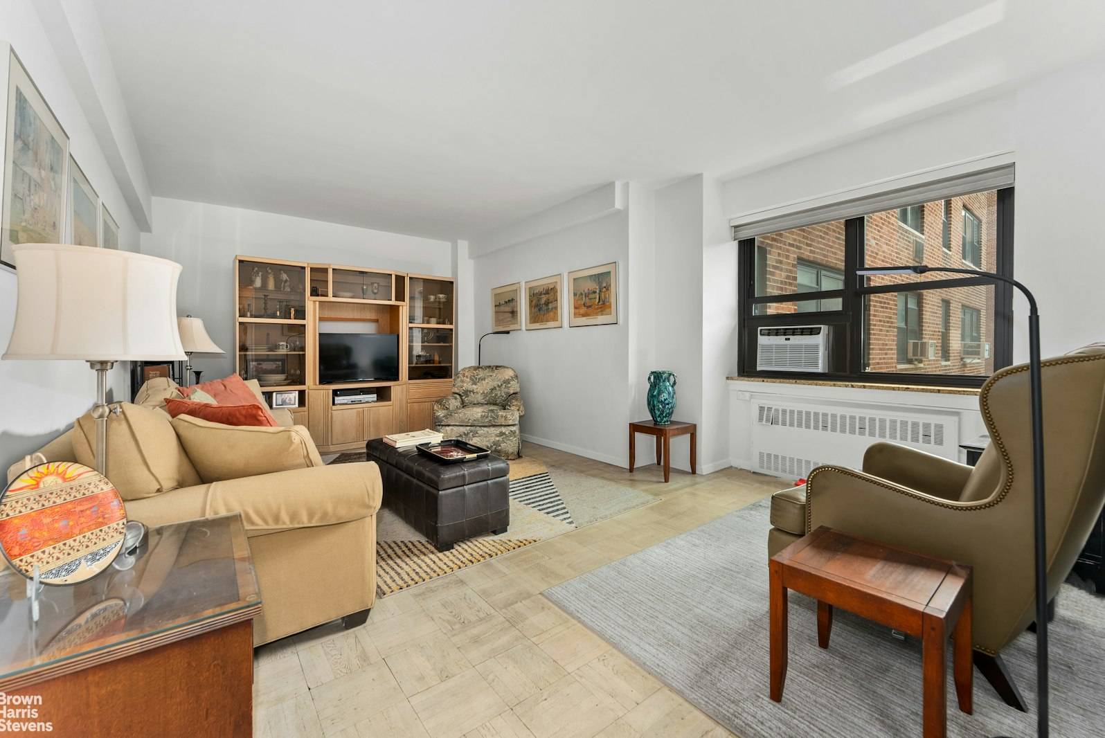 73rd amp ; WEA RSD Sunny, Quiet, Spacious 1 Bedroom Fabulous eastern light bathes this sunny high floor 1 bedroom 1 bathroom home.