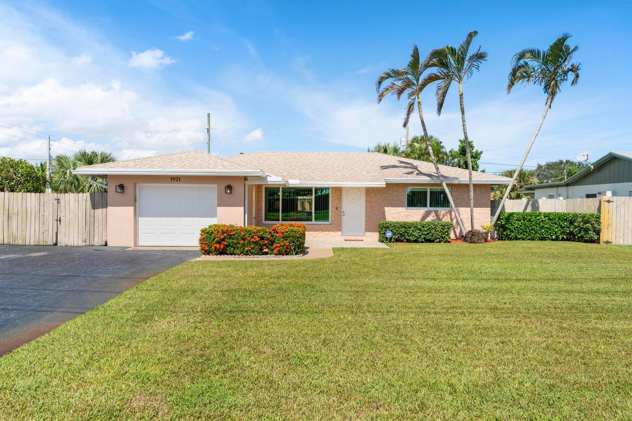 Welcome to this inviting 3 bedroom, 2 bathroom home with a 1 car garage !