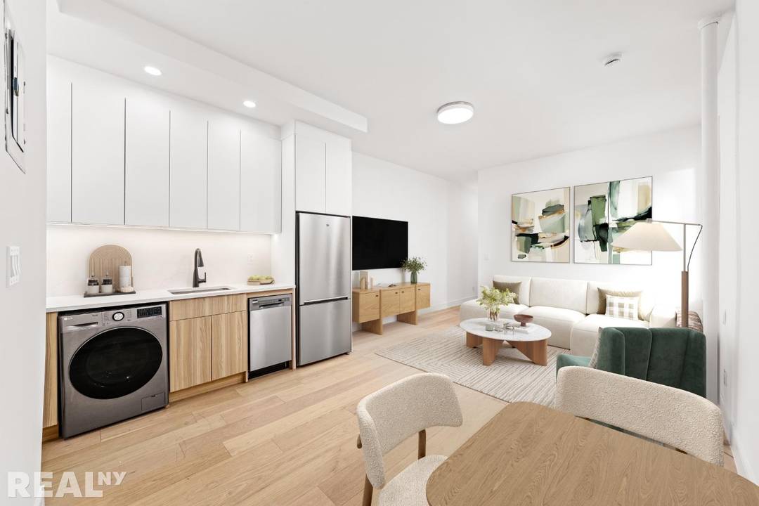 Sponsor Unit ! No condo board approval move right in !