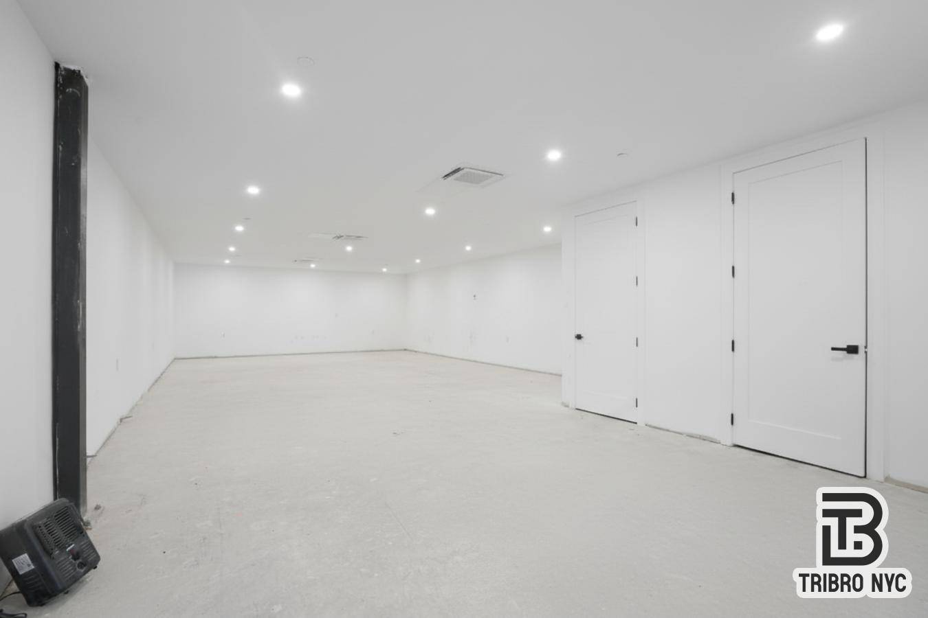 141 Meserole St, Unit 1A Commercial Duplex Basement 9, 000 WilliamsburgPrime commercial duplex with full basement in the heart of Williamsburg.