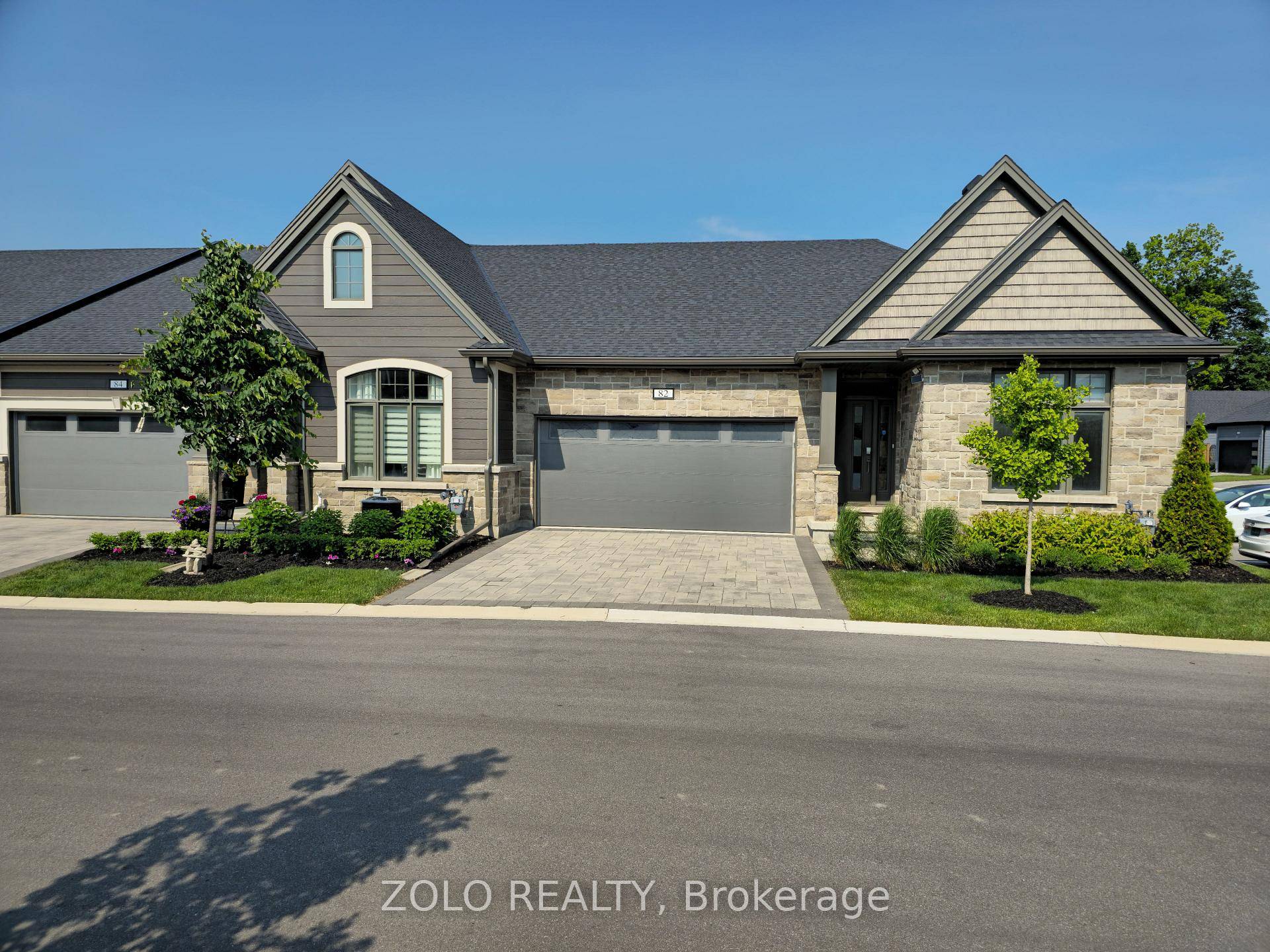 Welcome to this LUXURIOUS, CARPET FREE END UNIT BUNGALOW TOWNHOME in the heart of FONTHILL the perfect blend of MODERN LUXURY amp ; EASY, EVERYDAY LIVING.