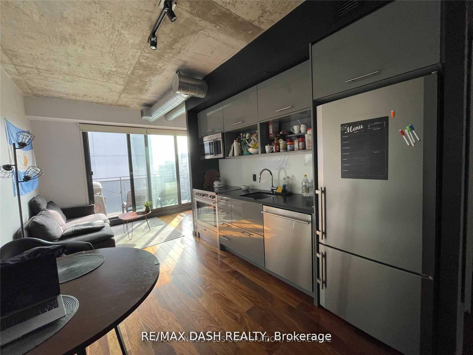 Newly Painted. Fabulous One Bed Open Concept Unit With Tons Of Natural Light, South Facing Views, Exposed 9' Concrete Ceilings, Exposed Ductwork, Engineered Hardwood Floors, Frosted Glass Kitchen Backsplash, Ceasarstone ...