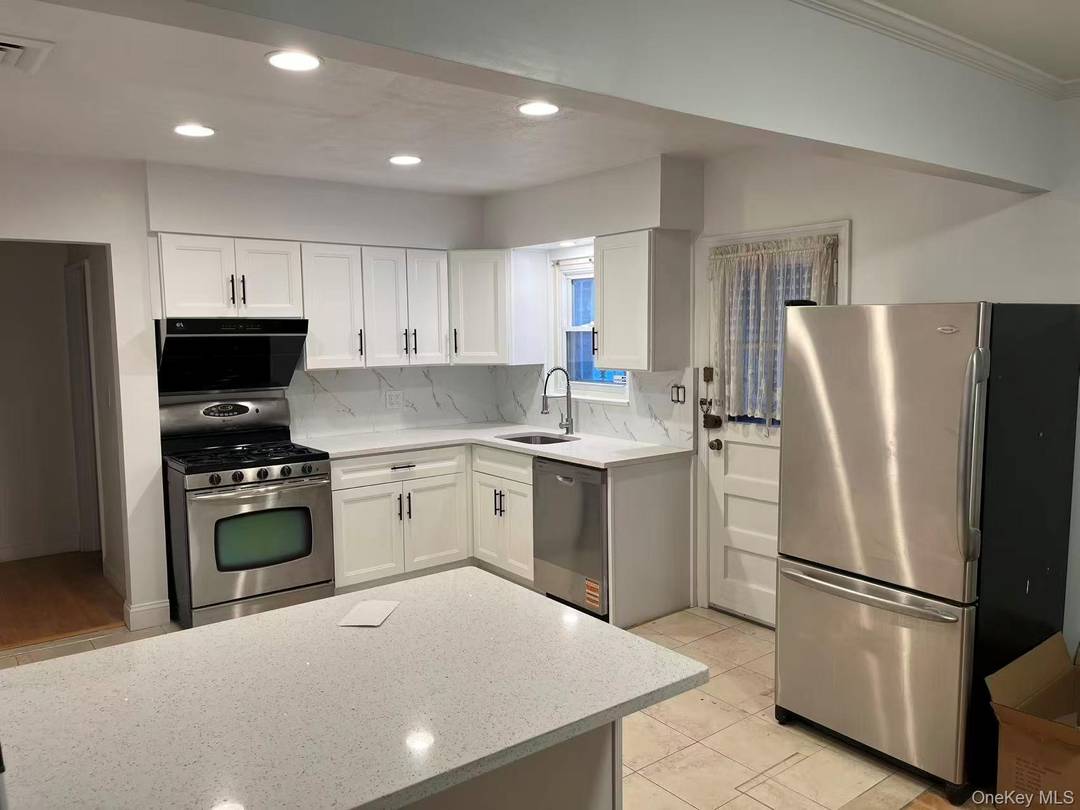 26th School District ! Beautiful House in the heart of Fresh Meadows.