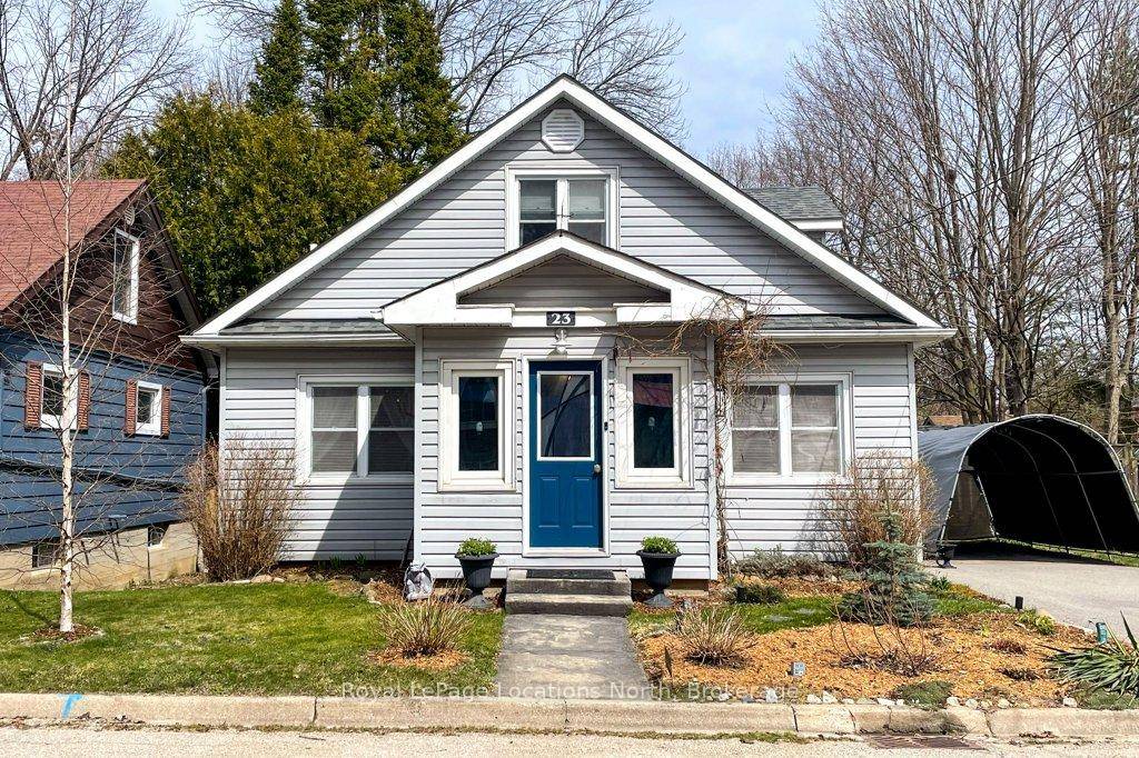 Nestled in a desirable neighbourhood, this delightful story and a half home offers the perfect blend of comfort, convenience, and character.