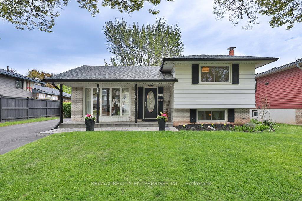 This beautifully renovated side split is perfectly situated in a quiet, family friendly neighbourhood, backing directly onto scenic Sweetgrass Park and Makwendam Public School.