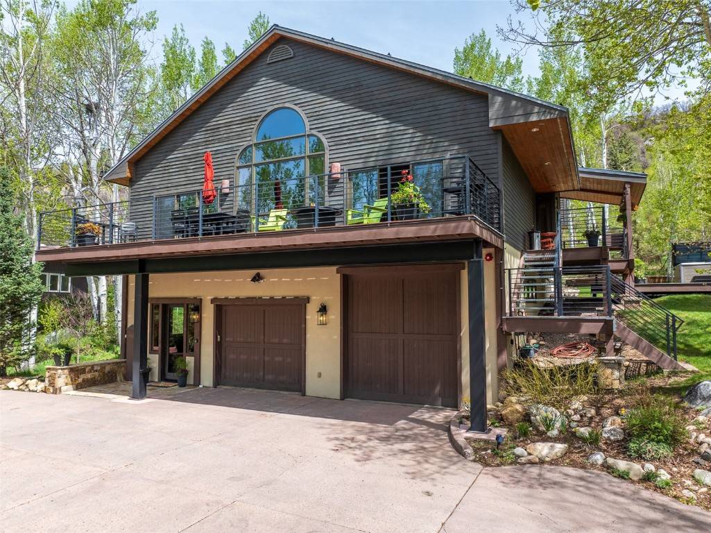 This majestic home, with its high end finishes, spacious layout, and serene surroundings, combines all the desirable characteristics you could want in a luxury mountain home.