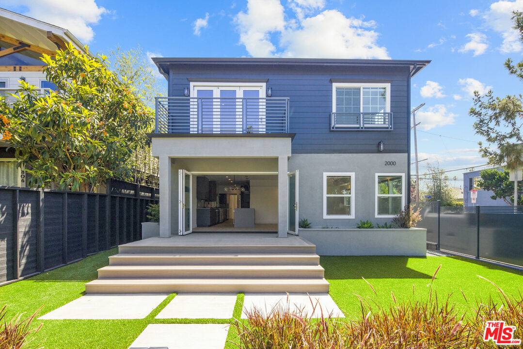 2000   OAKWOOD AVE Marina Del Rey LA