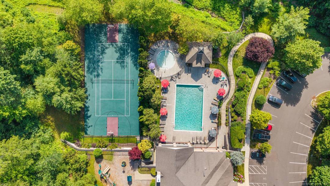 Beautiful 3 bedroom, 3. 5 bath 3179 Sqft townhouse with a 1 car garage located on of the best best private streets in the highly sought after Ridgewood community.