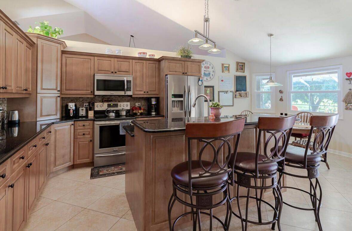 Large 4 Bedroom, 3 Full Baths 2 primary bedrooms have ensuites guest house suite w.