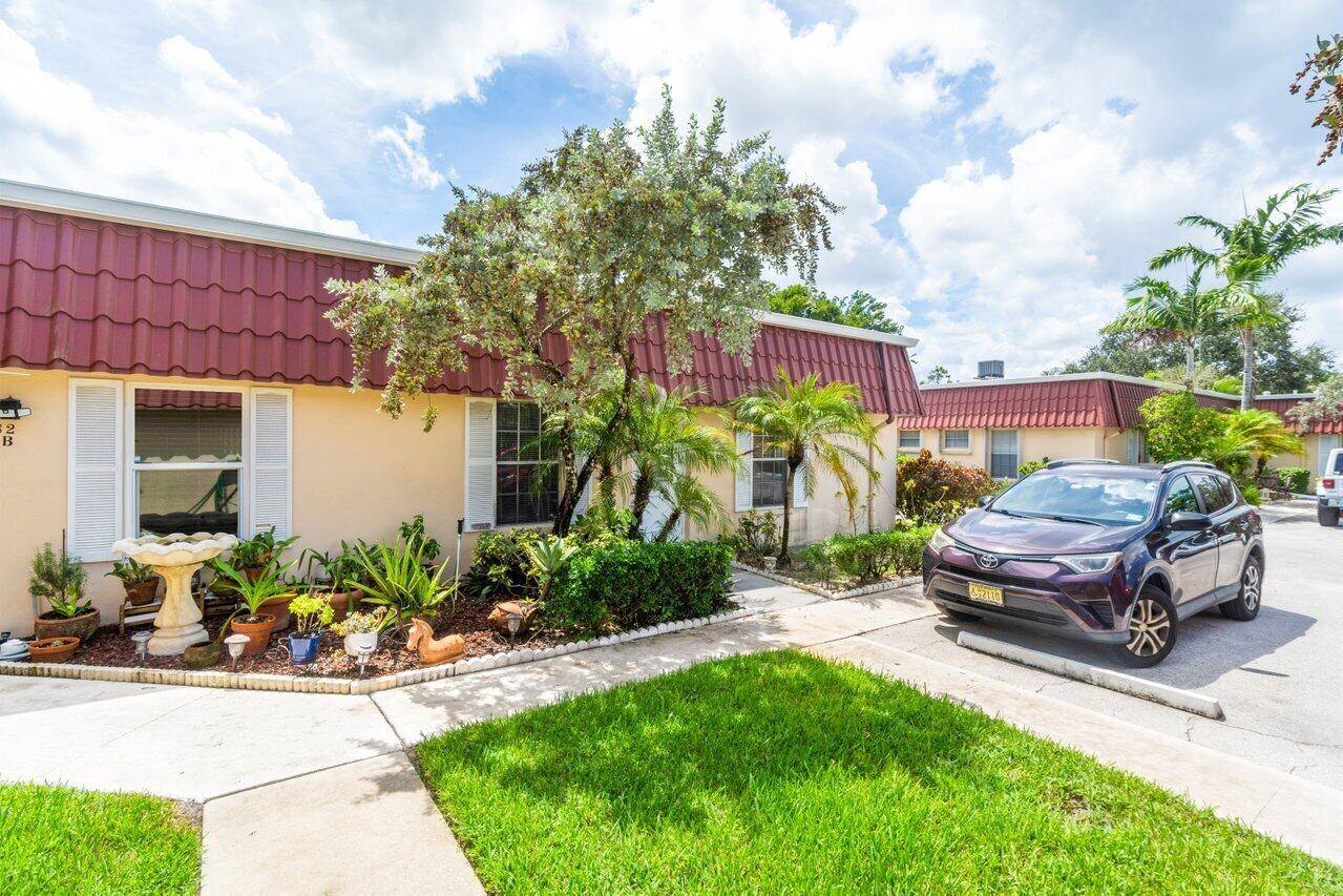 Welcome to your peaceful retreat in the highly sought after 55 community of Covered Bridge, Lake Worth.