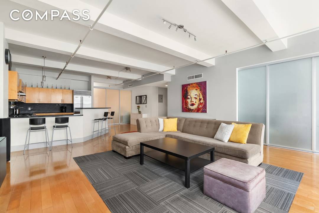 Stunning Chelsea Condo with Modern Elegance and Convenience Welcome to 150 W 26th St, where modern luxury meets urban sophistication !