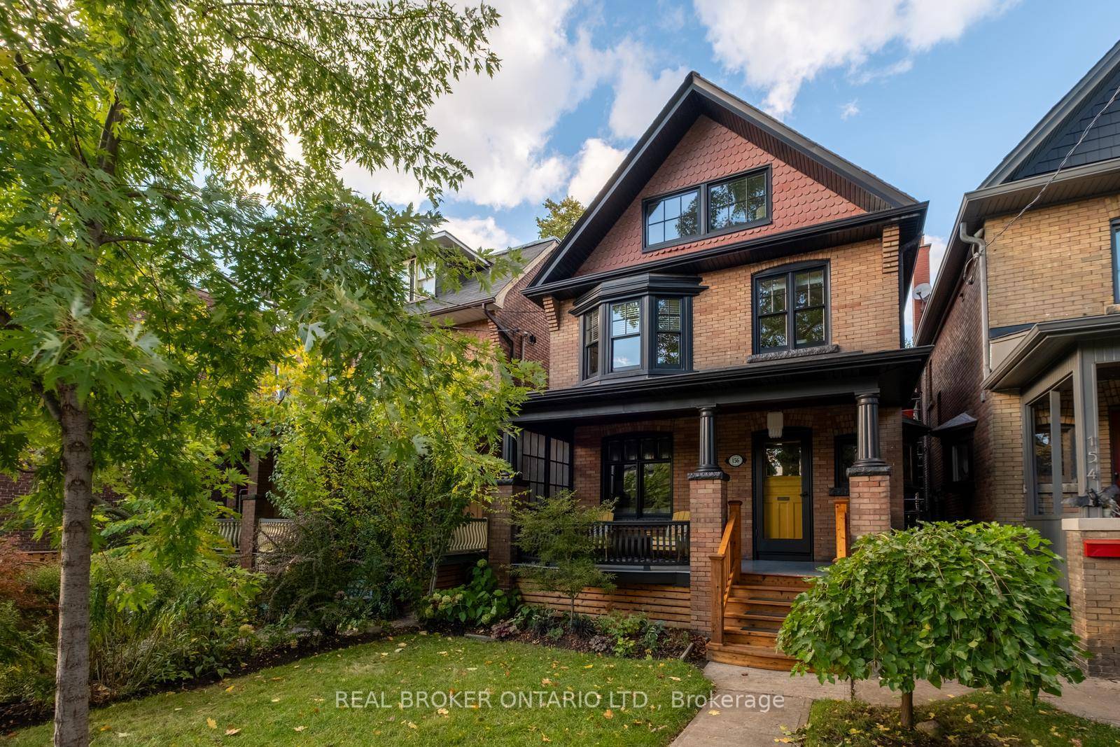 An artistic blend of vintage and modern living in the heart of Roncesvalles.