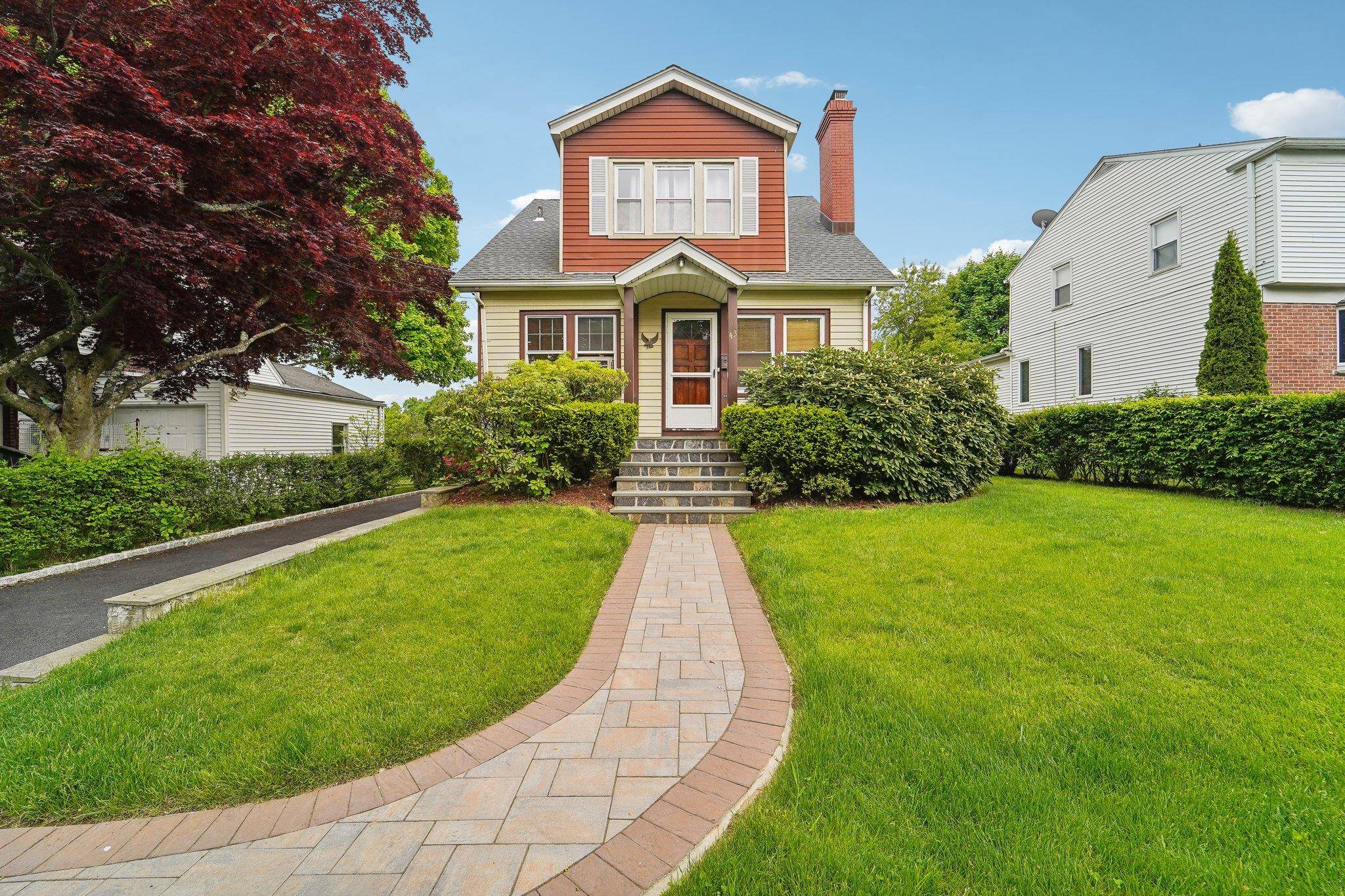 Beautiful craftsman in Poets Corner section of Hartsdale, awaiting it's next new renter.