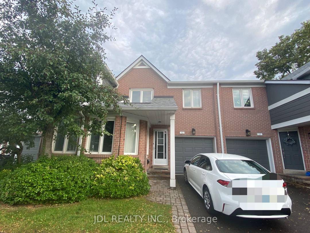 Fantastic Erin Mills location, constructed by Daniels, offers a sunken living room with a walkout to a spacious deck and a large side yard.