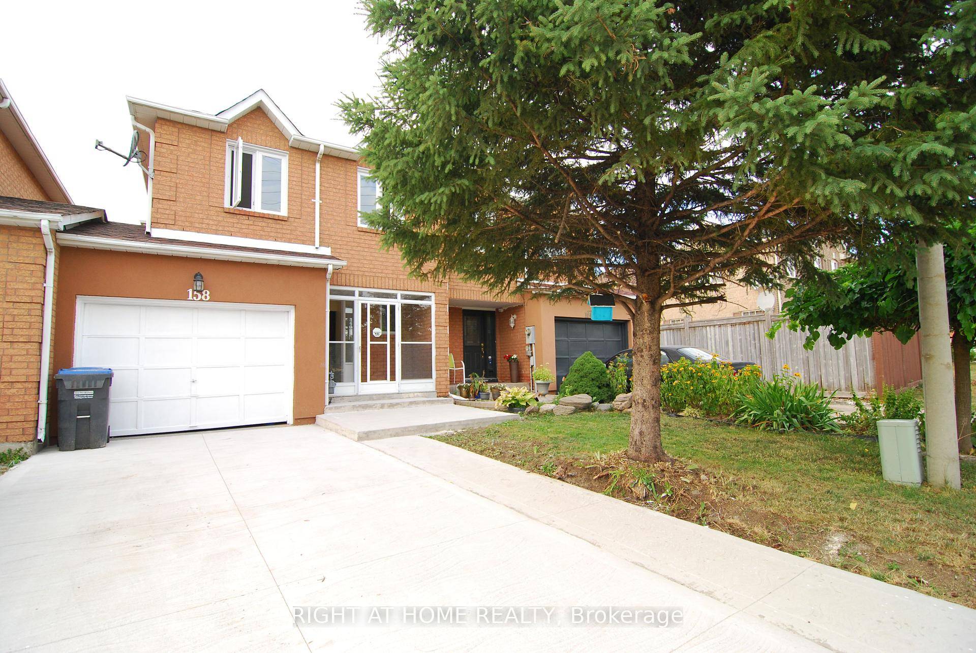 Stunning Executive 3 bedroom freehold with finished basement located in one of the best and desirable neighbourhood in Brampton.