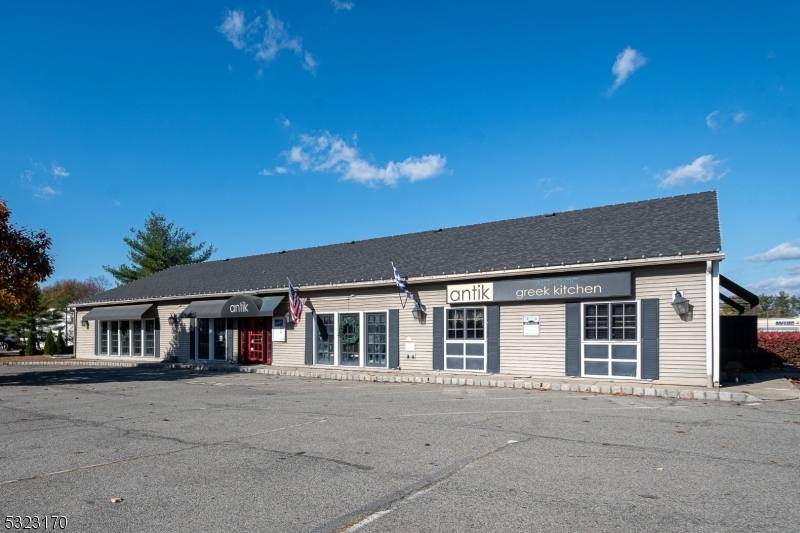 BUSINESS FOR SALE IN GREAT LOCATION.