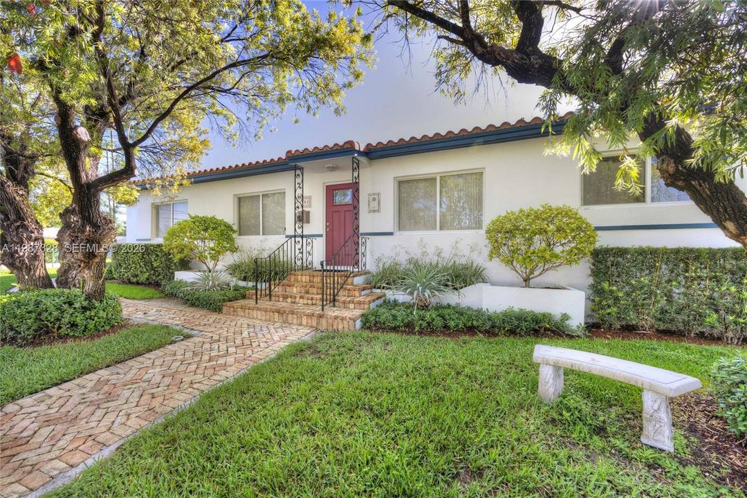 This charming 3 bedroom, 3 bathroom home is ideally nestled between Shenandoah, Silver Bluff amp ; Coral Gate.