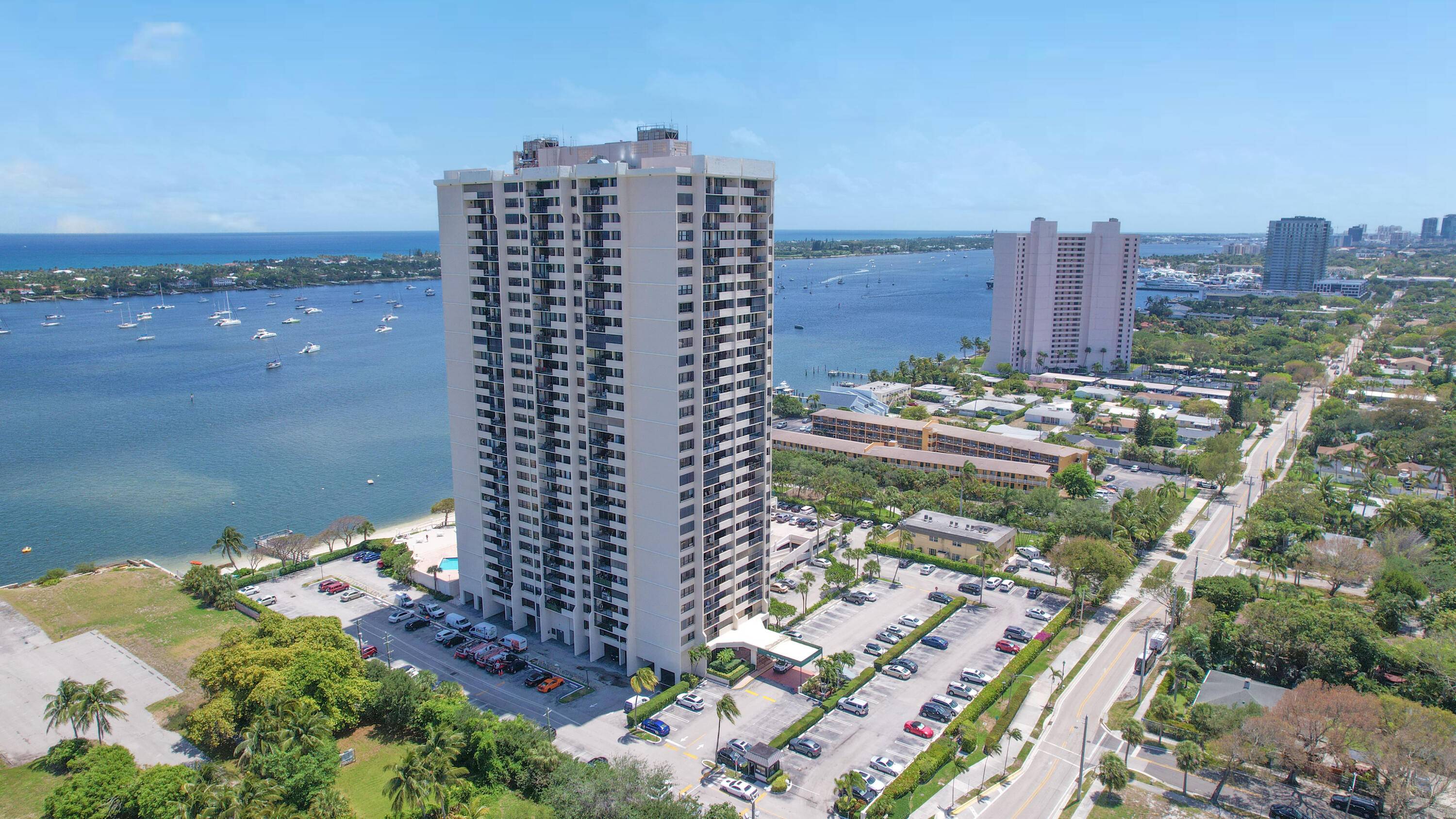 MAKE THIS 2 BEDROOM 2 BATH ON INTRACOASTAL UNIT YOUR DREAM CONDO.