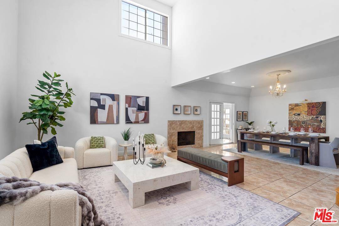 800  S Bronson Ave 5BR Hancock Park La