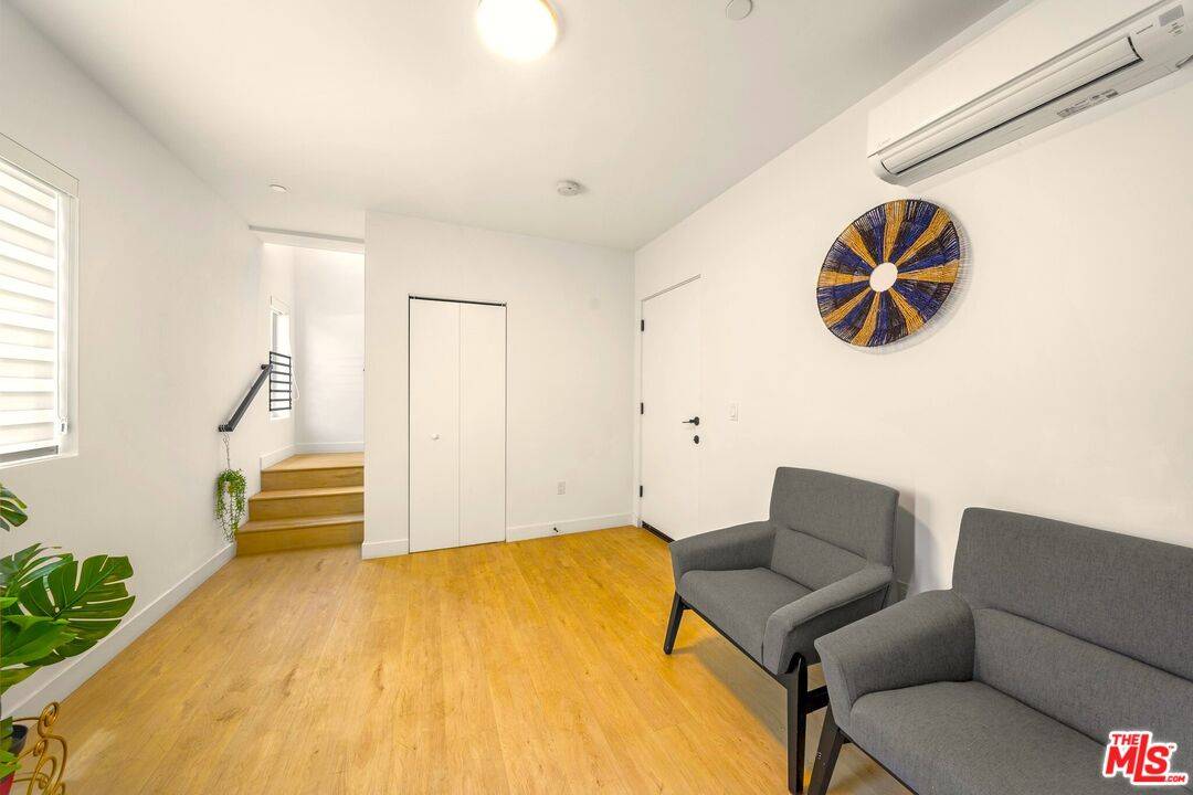 497 N St Andrews Pl 3BR Mid Wilshire La