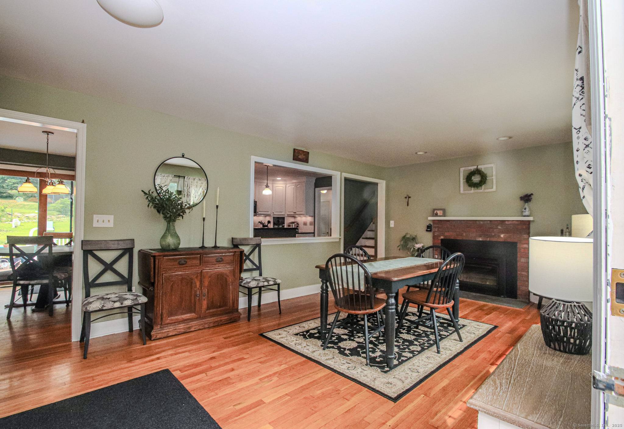 Welcome to 8 Capitol Dr !