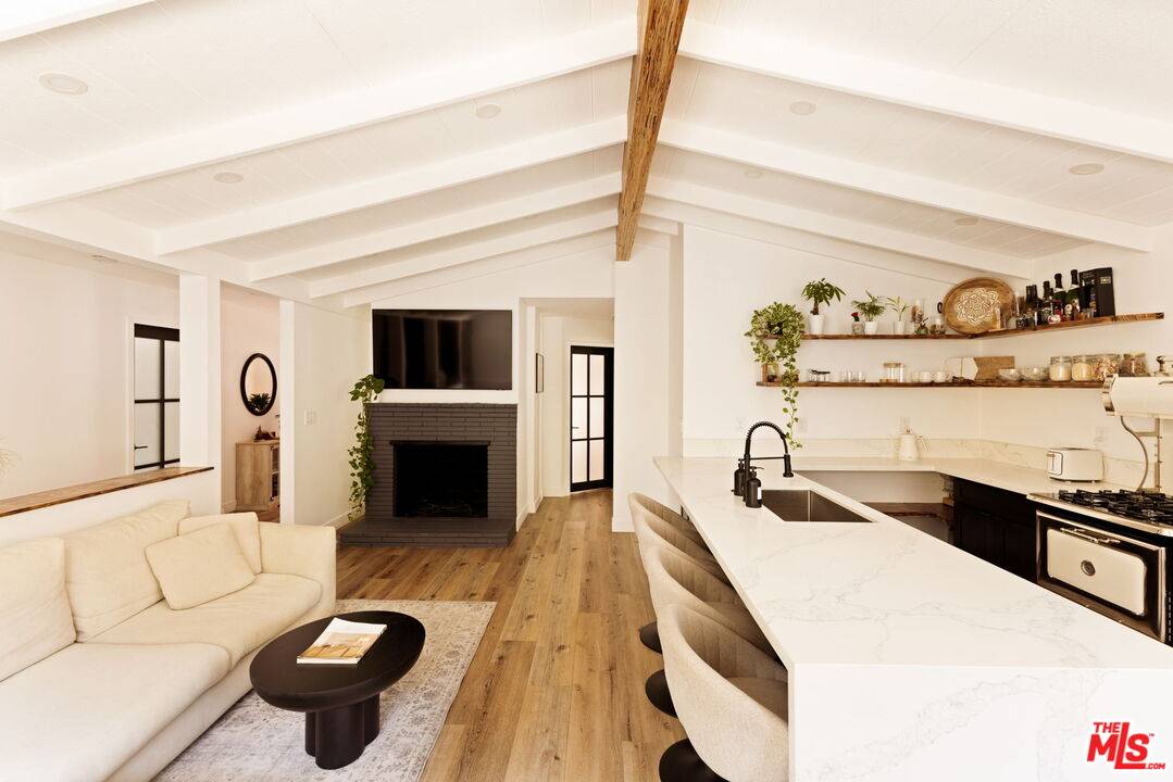 8329   Kirkwood Dr 3BR Hollywood Hills East La