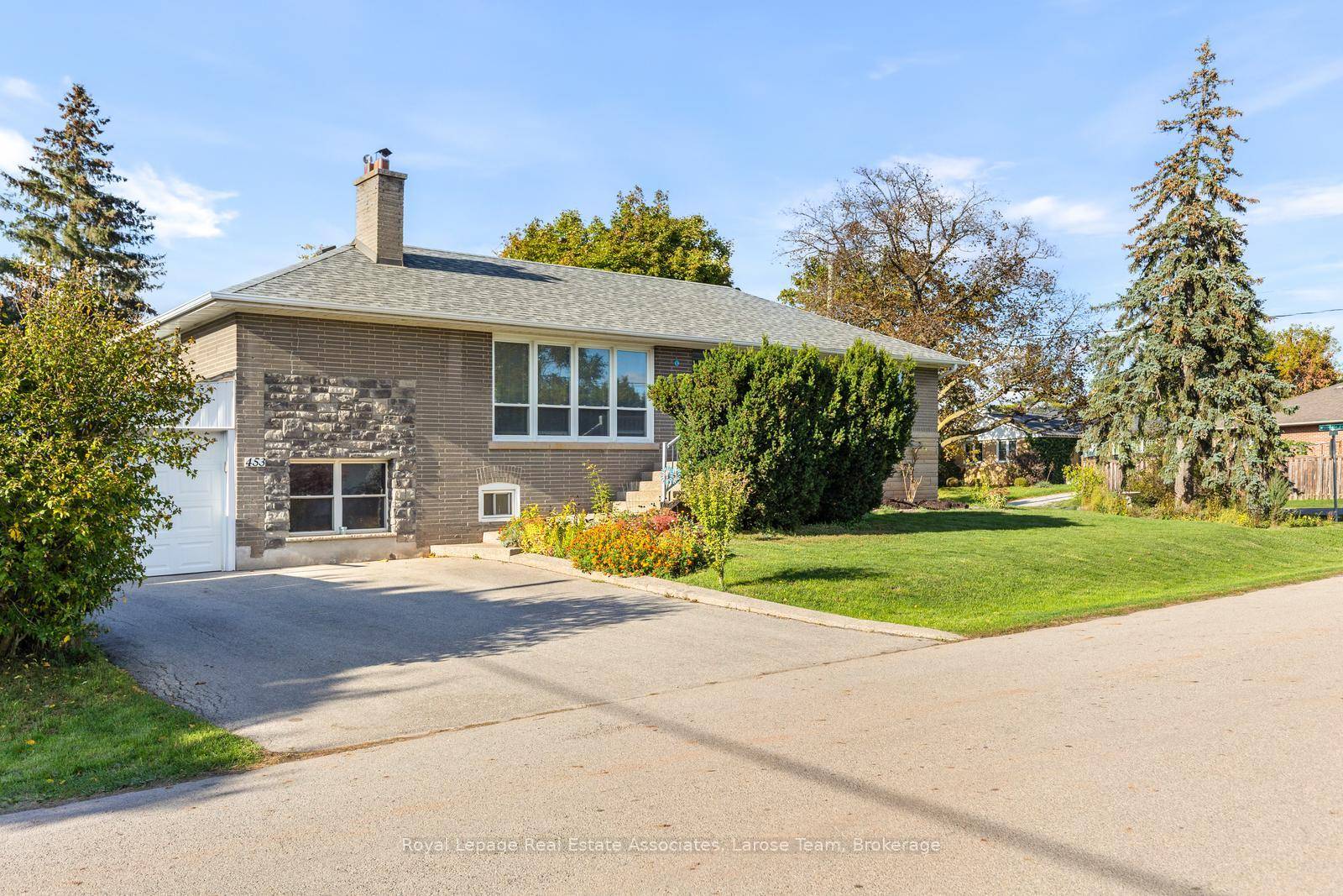 Welcome to 453 Brookside Drive a beautifully updated bungalow nestled in one of Oakville's most desirable and family friendly neighbourhoods !