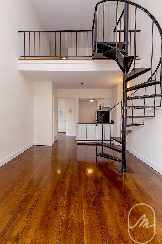 This gorgeous one bedroom apartment features a king sized stand up lofted bedroom, great natural light, and recently updated True North finishes in the kitchen and bathroom.