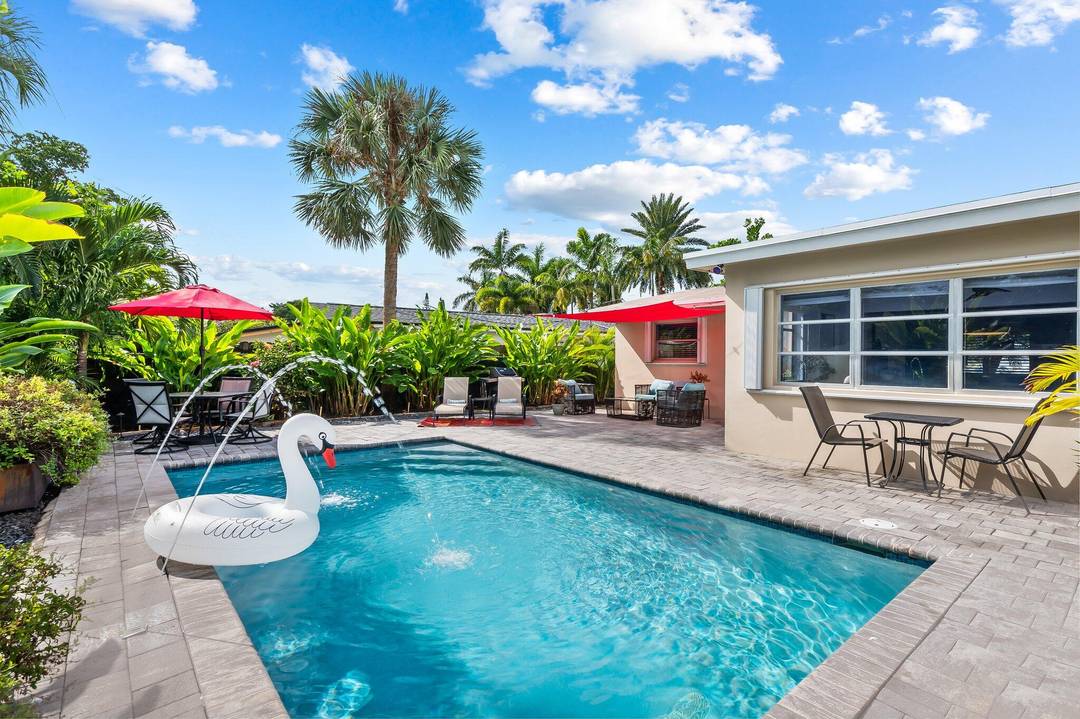 Fully furnished 2 bedroom, 2 bath home nestled in the heart of Wilton Manors, one of South Florida's most sought after neighborhoods.