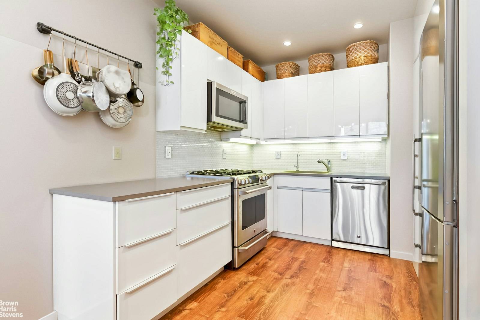 Charming 1 Bedroom Oasis with Private Outdoor Space in Prime Hamilton Heights Welcome to this beautifully designed 1 bedroom, 1 bathroom home that checks all the boxes ; thoughtful layout, ...